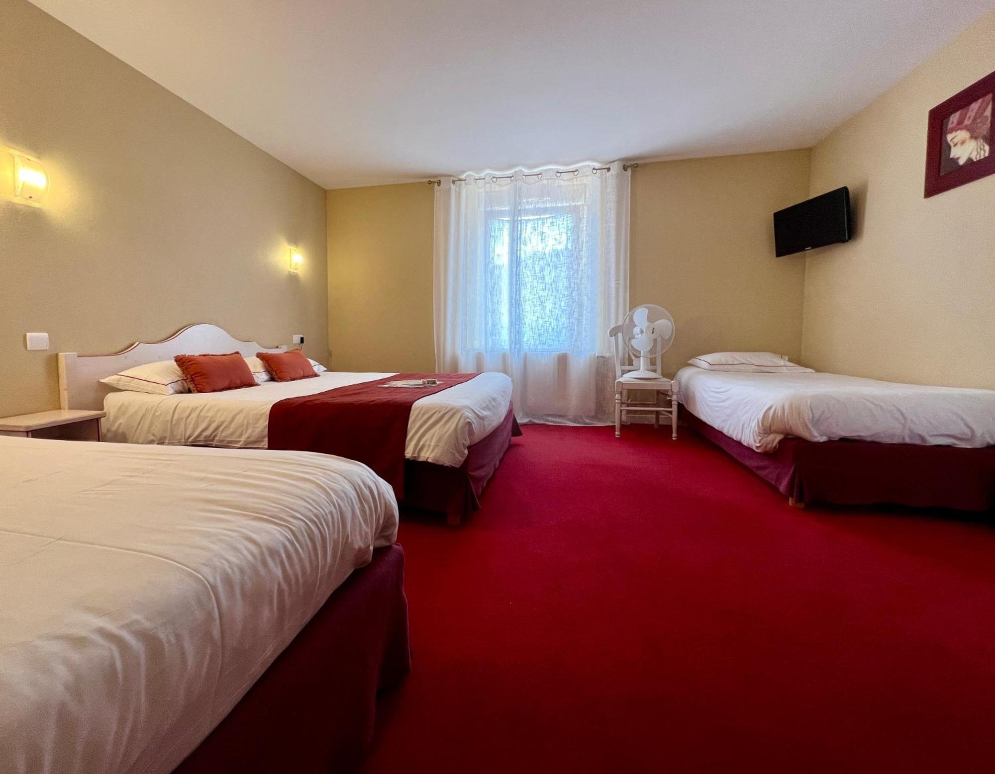 Logis Hotel, Chalets Et Restaurant Les Chatelmines La Bresse Room photo