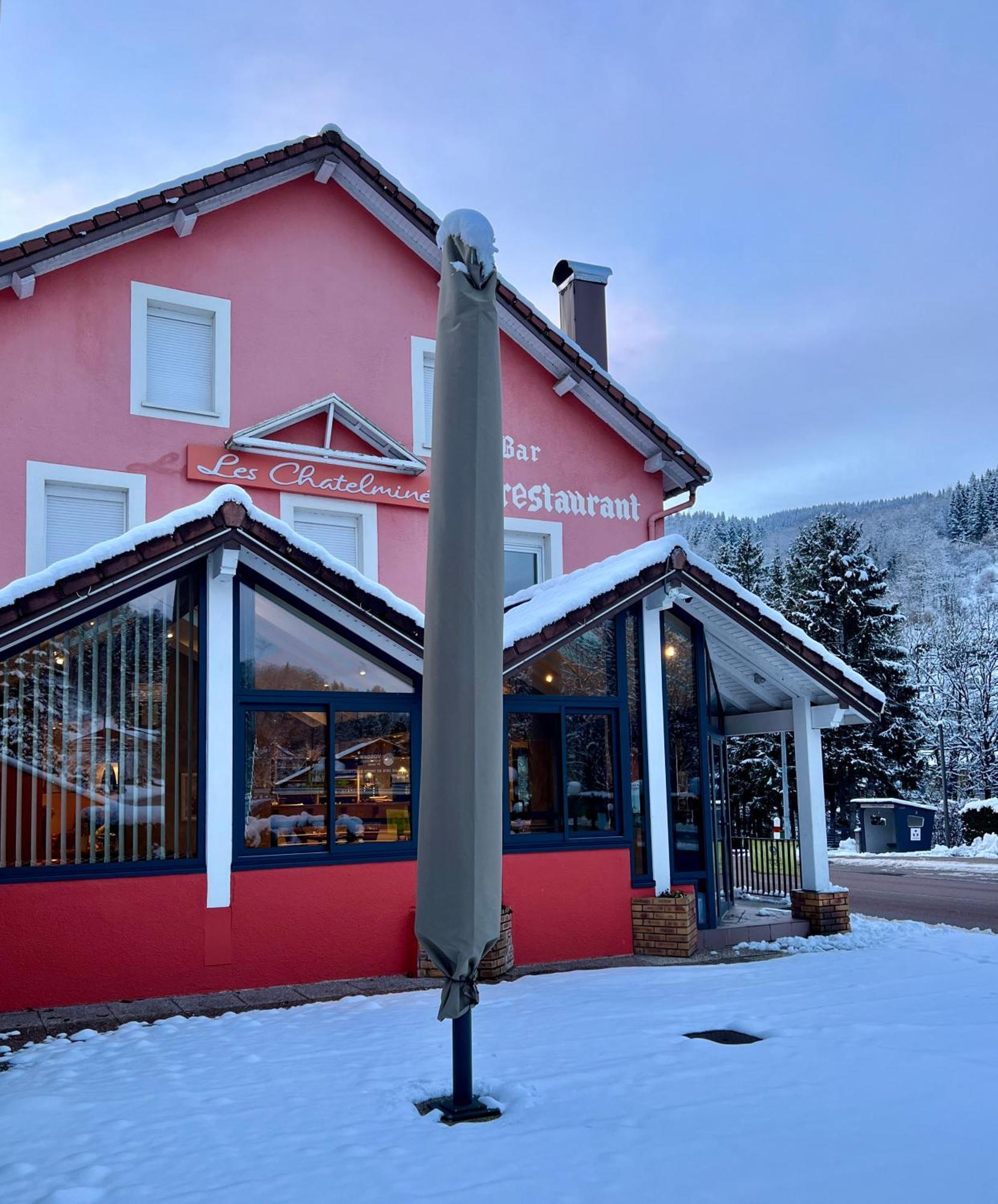 Logis Hotel, Chalets Et Restaurant Les Chatelmines La Bresse Exterior photo